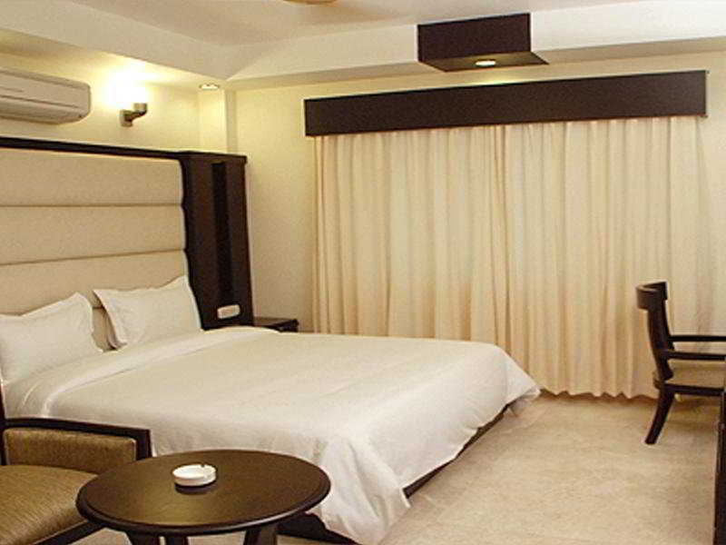 Hotel Meridian Plaza Нью-Дели Экстерьер фото
