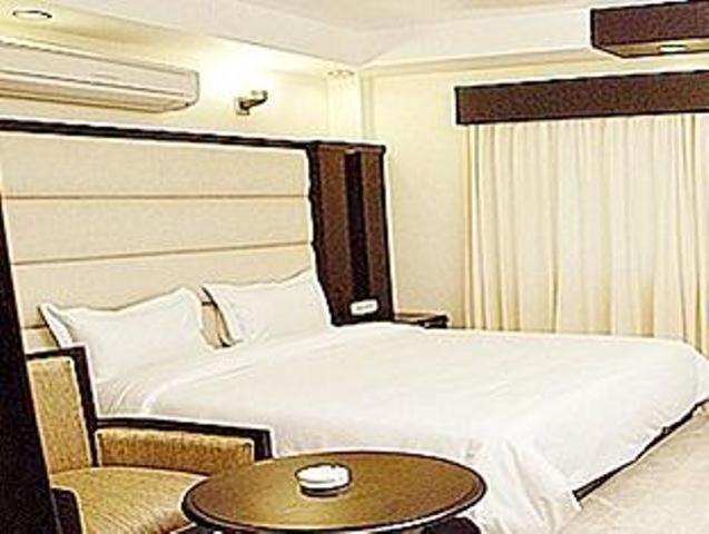 Hotel Meridian Plaza Нью-Дели Экстерьер фото