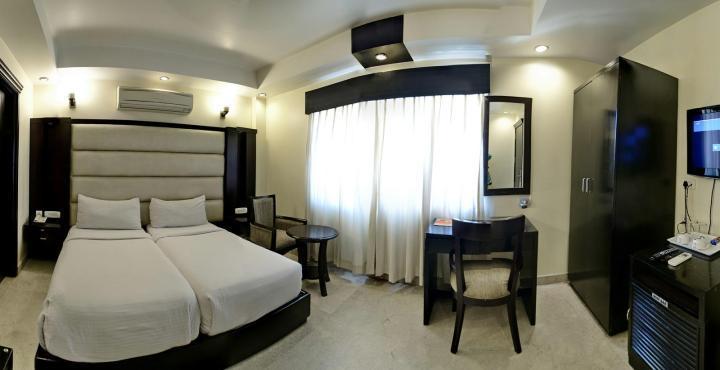 Hotel Meridian Plaza Нью-Дели Экстерьер фото