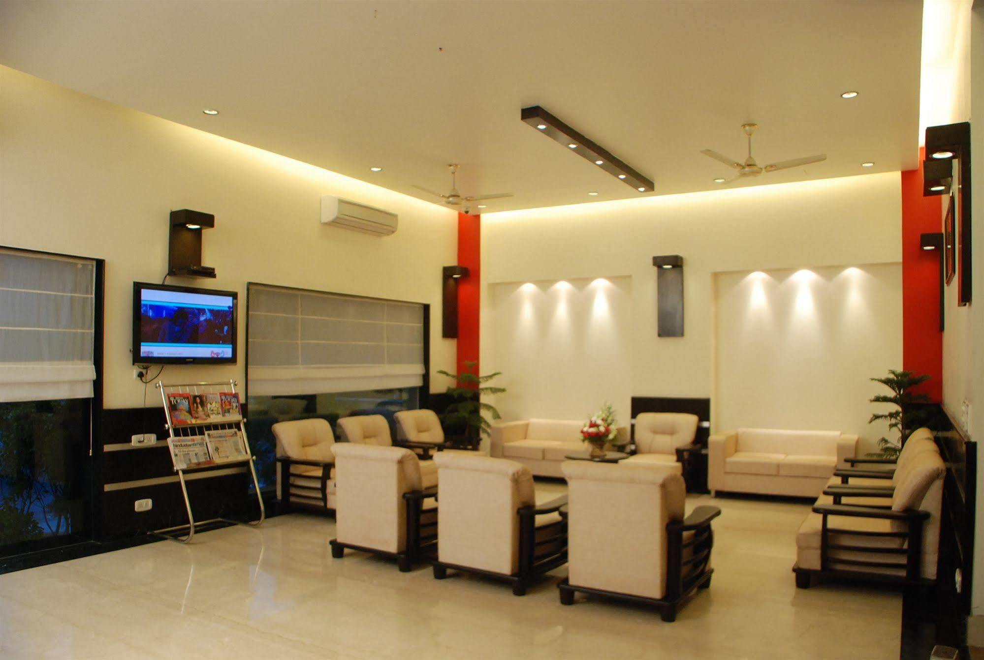 Hotel Meridian Plaza Нью-Дели Экстерьер фото